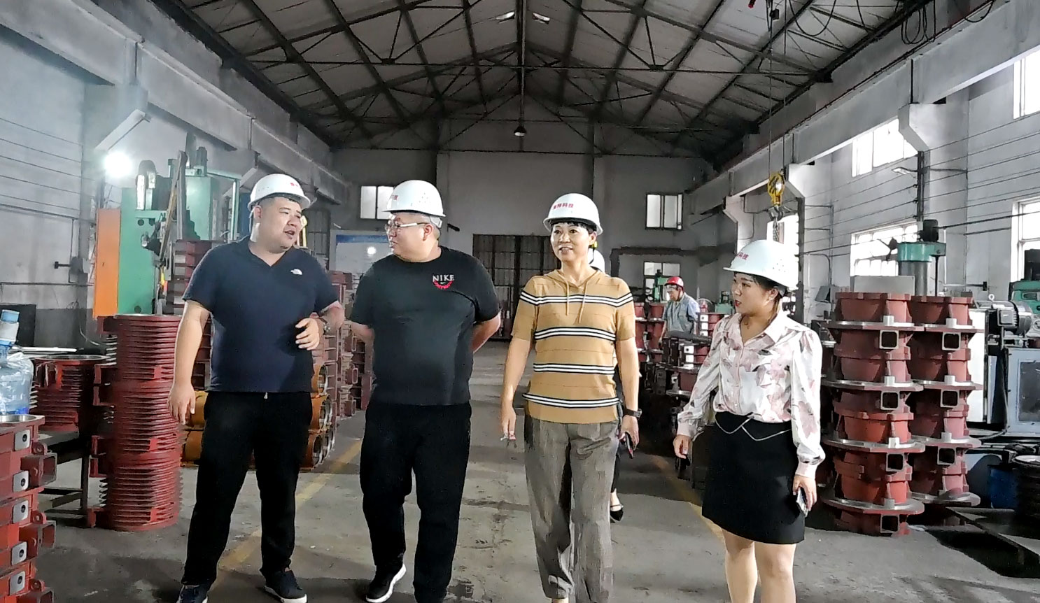 精準服務骨料制砂行業(yè)，河南豫特機械高能效STS水平橢圓振動篩填補行業(yè)空白！